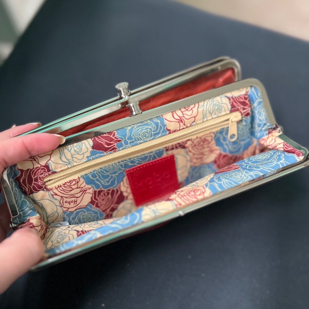 Hobo Lauren clutch wallet in polish leather (rust color) - Picture 3 of 5
